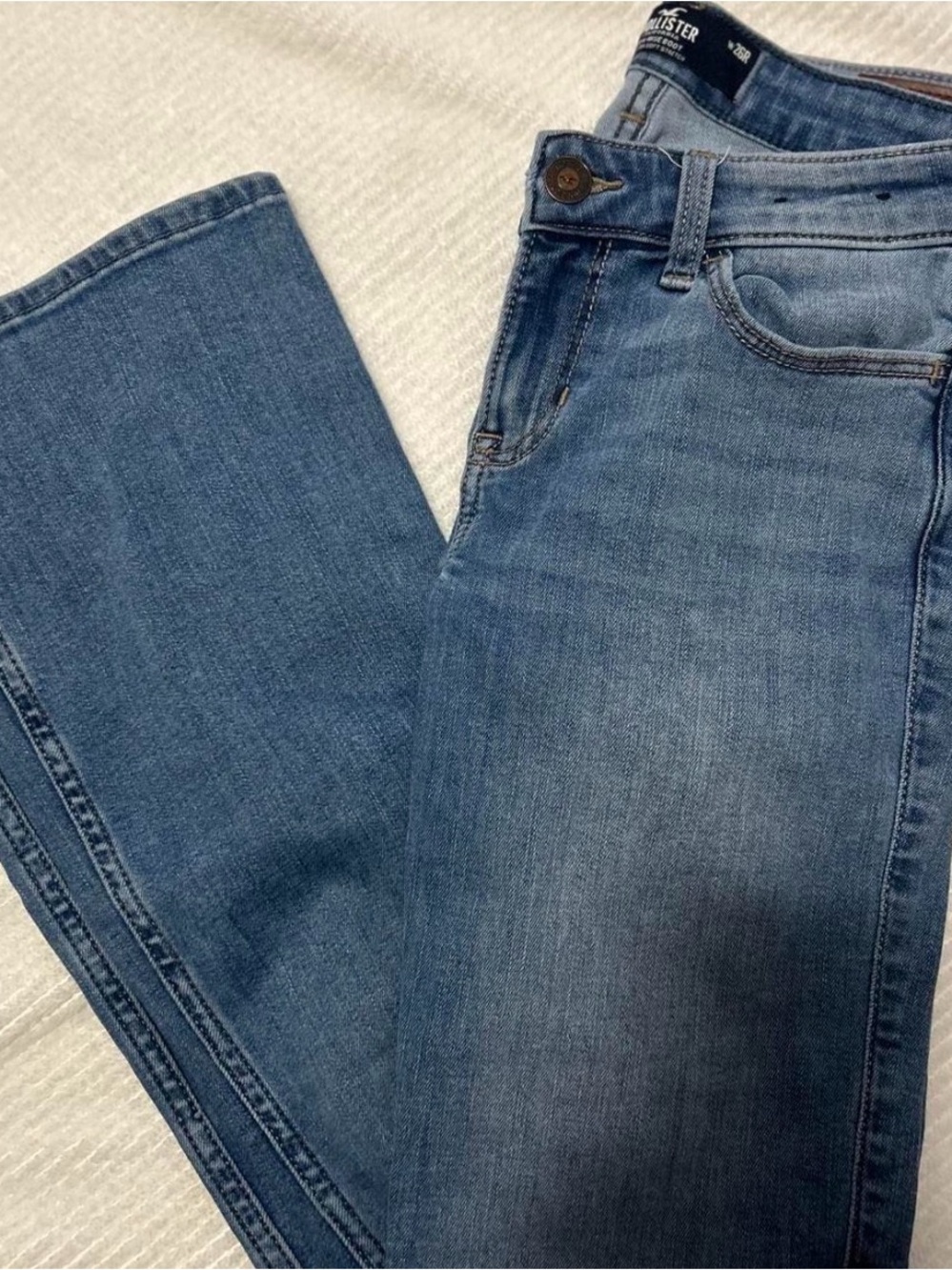Hollister Women’s Light-Medium Blue Straight Leg Jeans